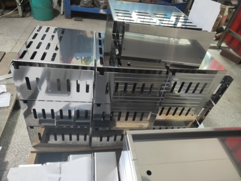 激光切割，钣金零部件及成品制造，设备齐全