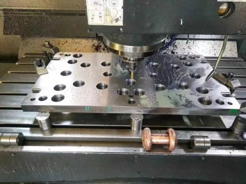 承接各类机械零件，模具，检具，治具，客户需提供图纸或样品 